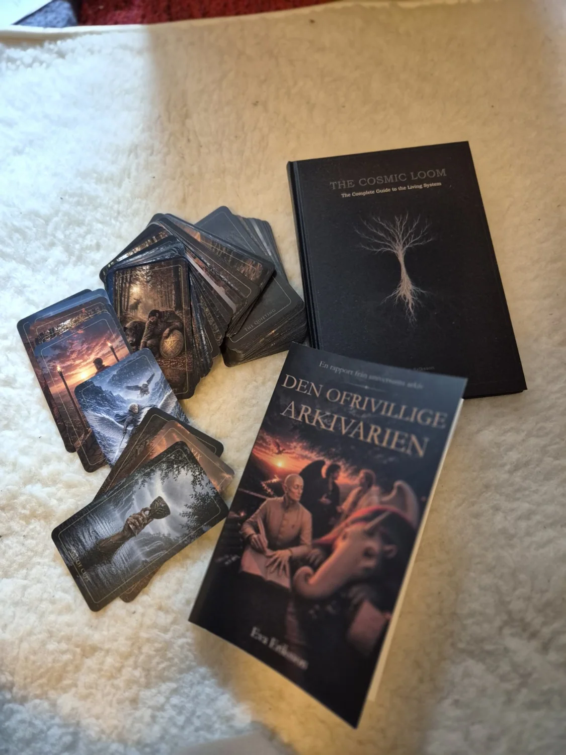 The Cosmic Loom, tarotkort och guidebok